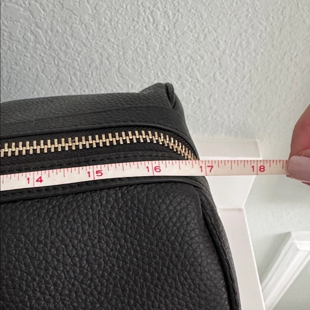 RARE NWT Henri Bendel Noho Overnight bag - black pebbled leather. - Picture 9 of 9